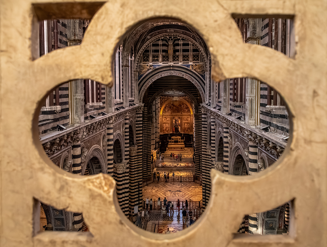 Inside of the Duomo di Siena- credit AdobeStock